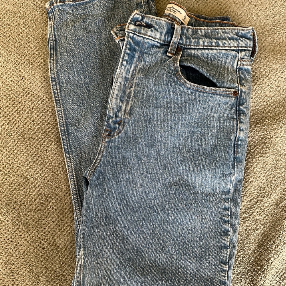Abercrombie 90s Straight Ultra High Rise Blue Jeans
